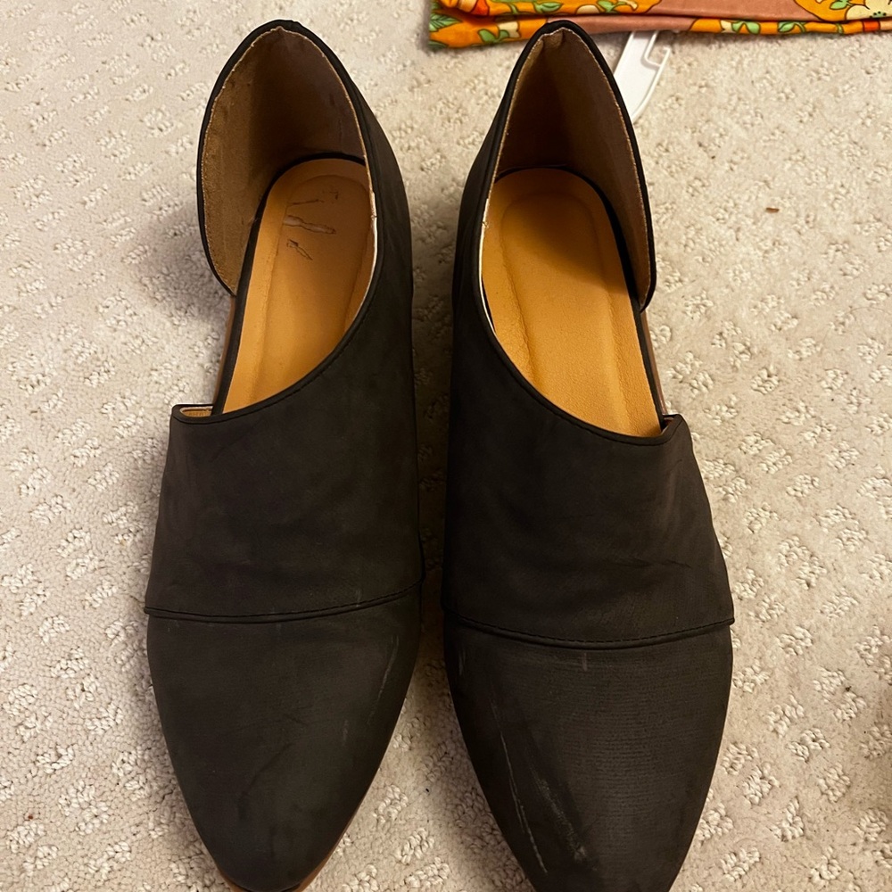 Adorable open side flats